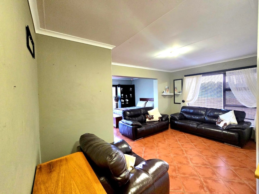 4 Bedroom Property for Sale in Paradise Beach Eastern Cape